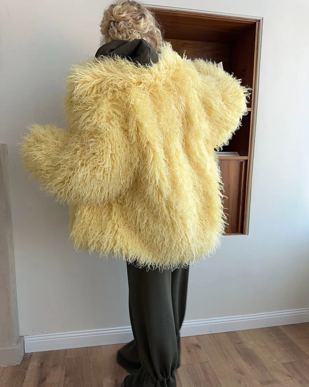 Faux Fur Coats Women Solid Fur Jacket Oversize Scarf Round Neck Long Sleeve Open Stitch Thick Warm Fur Casual 2025 Autumn Winter
