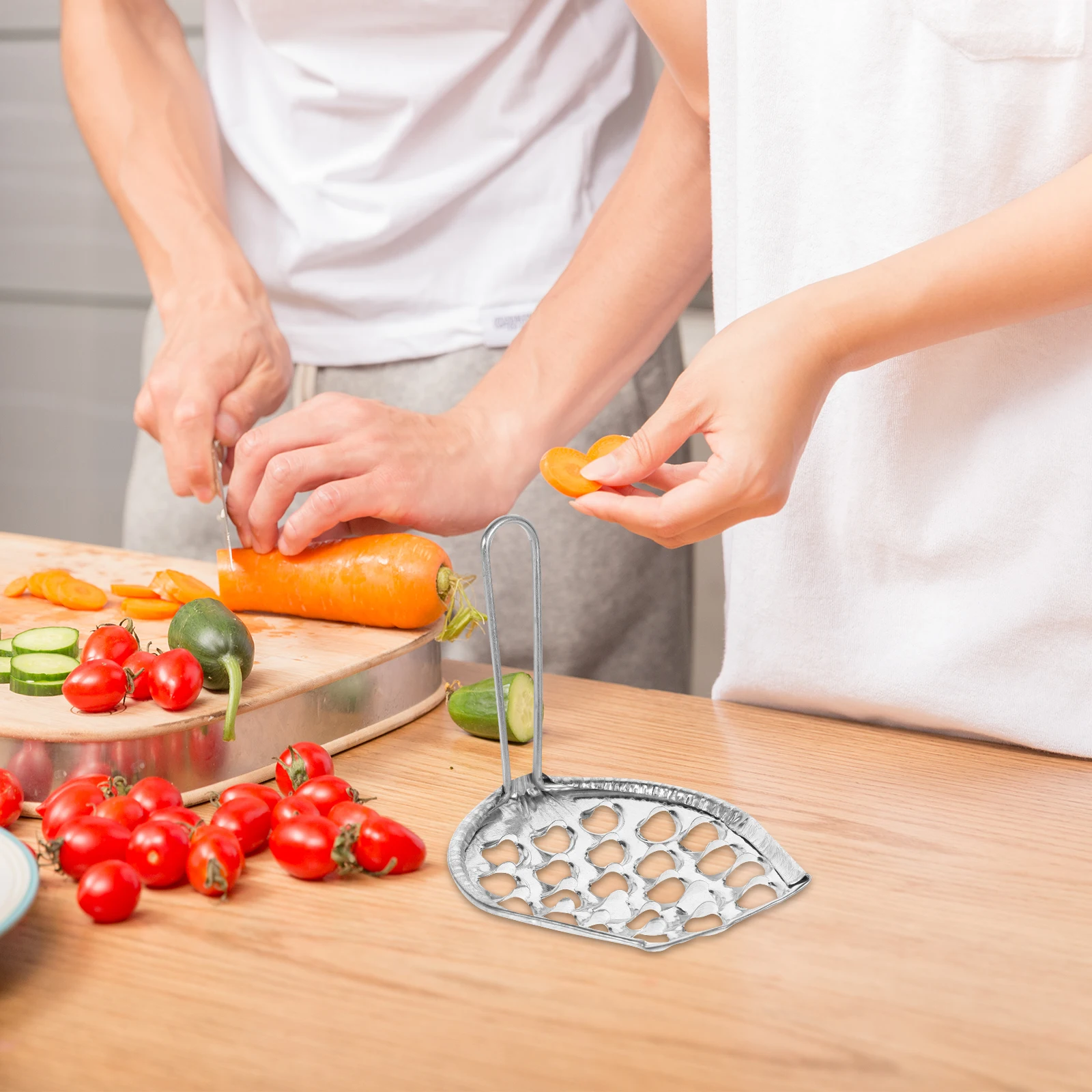 

Cold Skin Scrubbing Artifact Cheese Graters Manual Shredder Stainless Steel Spaetzle Maker Jelly Metal Kitchen Gadget