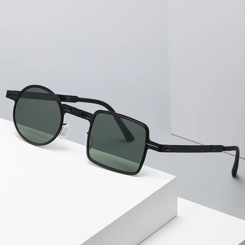 

Ultra-light Folding Sunglasses for Men and Women in Summer Shading Travel Driving Polarized Irregular Sunglasses UV Protection.
