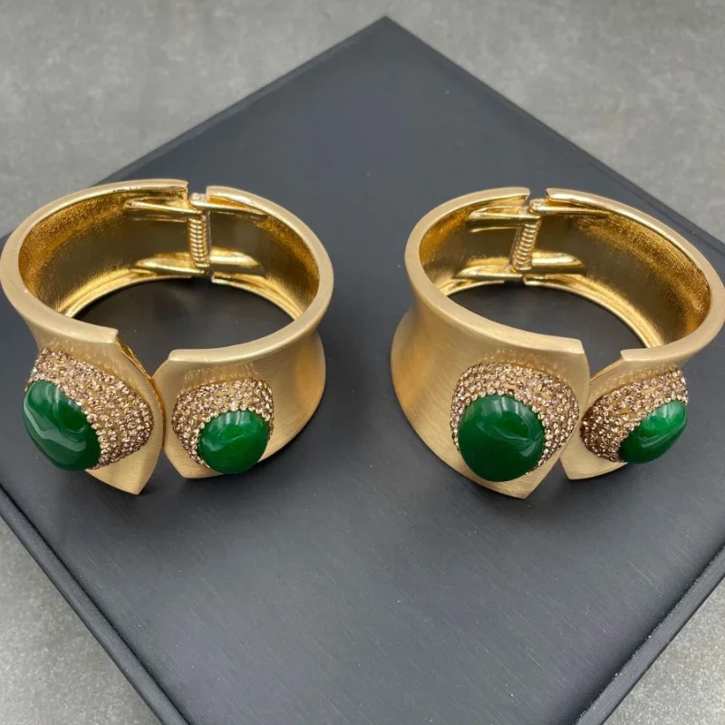 جديد الزمرد سوار مرصع باليشم للنساء حجر الراين موضة شخصية مجوهرات الزفاف الطرف