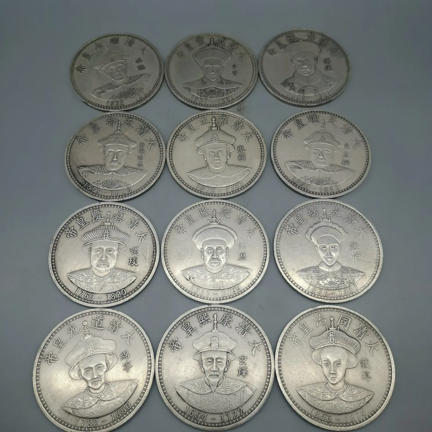 Embossed Qing Dynasty Twelve Emperors Silver Plated Double Dragon Silver Dollar Decorative Coins