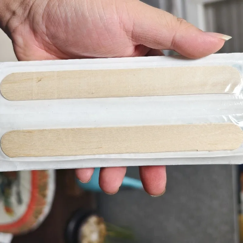 

100Pcs Tongue Wooden Sticks Medical Use Safe Single Use Smooth Surface Wax Applicator Craft Spa Tongue Sticks for Women