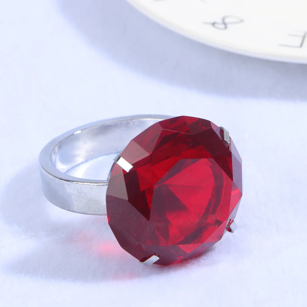 

1Pcs Premium Napkin Ring Holder Shiny Table Accessory for Banquet Celebration Crystal Serviette Buckle Party Wedding Decoration