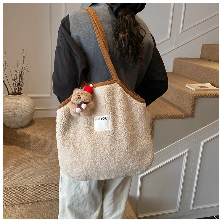 

Новая женская двусторонняя плюшевая сумка A/W 2025 года — большая вместимость, модная, через плечо/через плечо для ежедневных поездок на работу