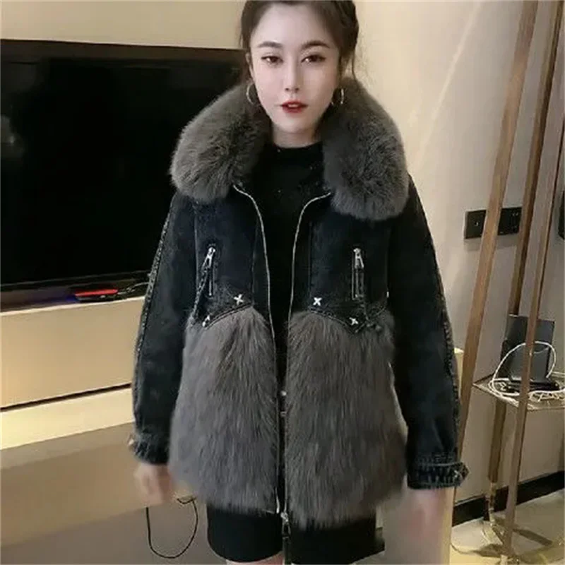 2025 Winter New Women Loose Imitation Fox Fur Stitching Denim Thickened Pie To Overcome Female High-end Slim Vintage Fur Jacket