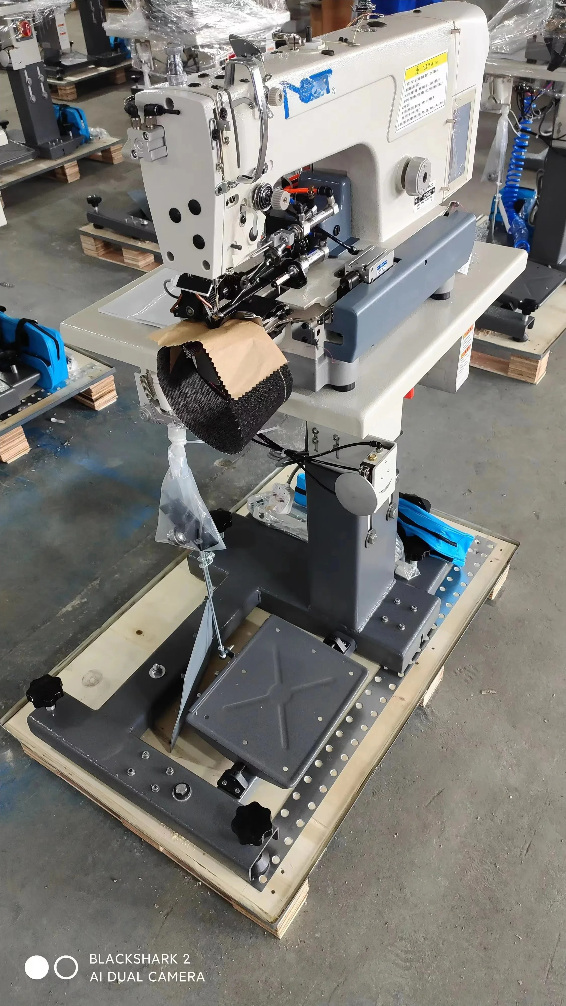 ماكينة خياطة صناعية هوائية أوتوماتيكية عالية السرعة 63900 HB-PF/CV آلية تغذية يدوية حاشية سفلية جديدة للبيع