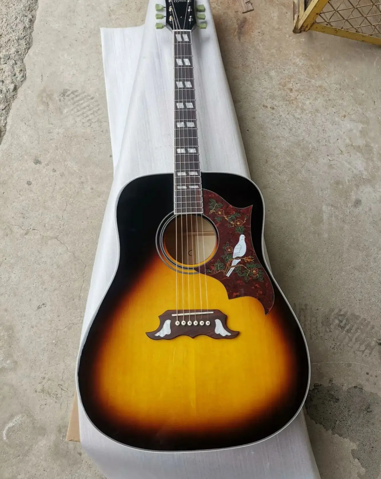 

solid spruce dreadnought acoustic electric guitar flame maple sunburst finishing popular guitar