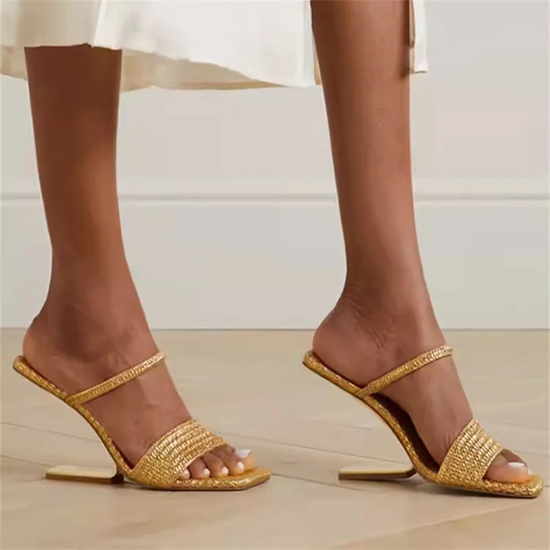 Sandali con tacco alto dorati per le donne nuovi tacchi quadrati a forma di una linea con punta aperta Slip On pantofole scarpe eleganti per