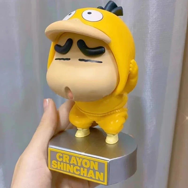 Nieuwe Krijt Shin-Chan Cos Psyduck Eend Dauw Kont Doos Anime Handgemaakte Auto-Ornamenten Animatie Actie-Ornamenten Verzamelmodel