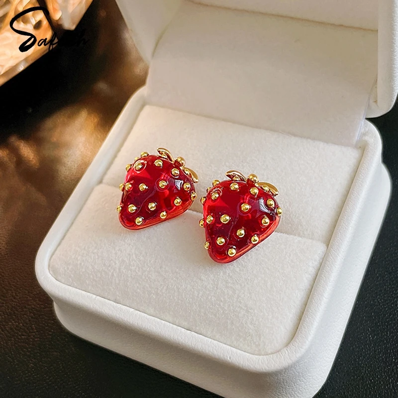 1Pair Fashion Personality Three-dimensional Strawberry Women Earrings Sweet Trend Design Fruit Girls Party Earrings Jewelry