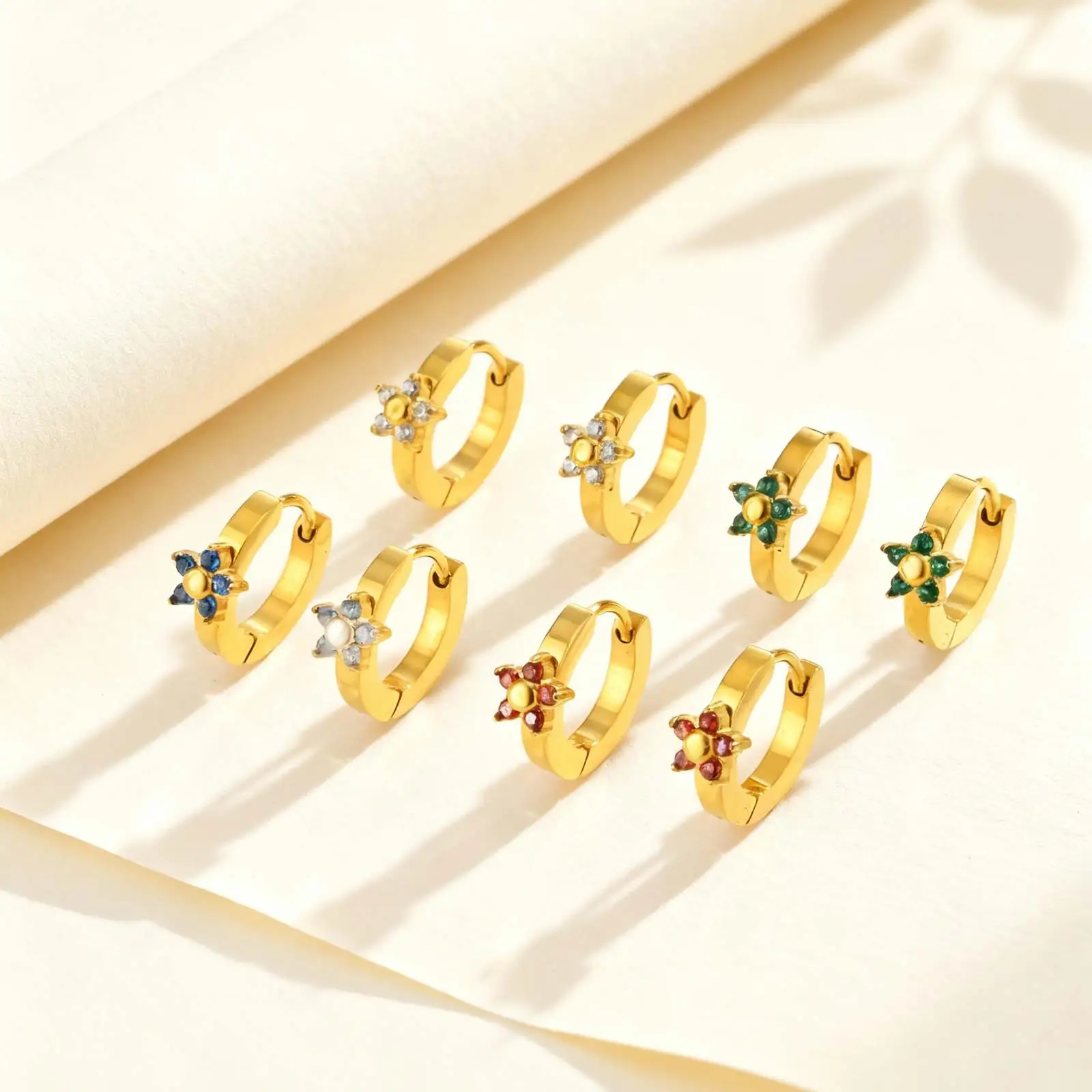 Chic Flower White Z… - image