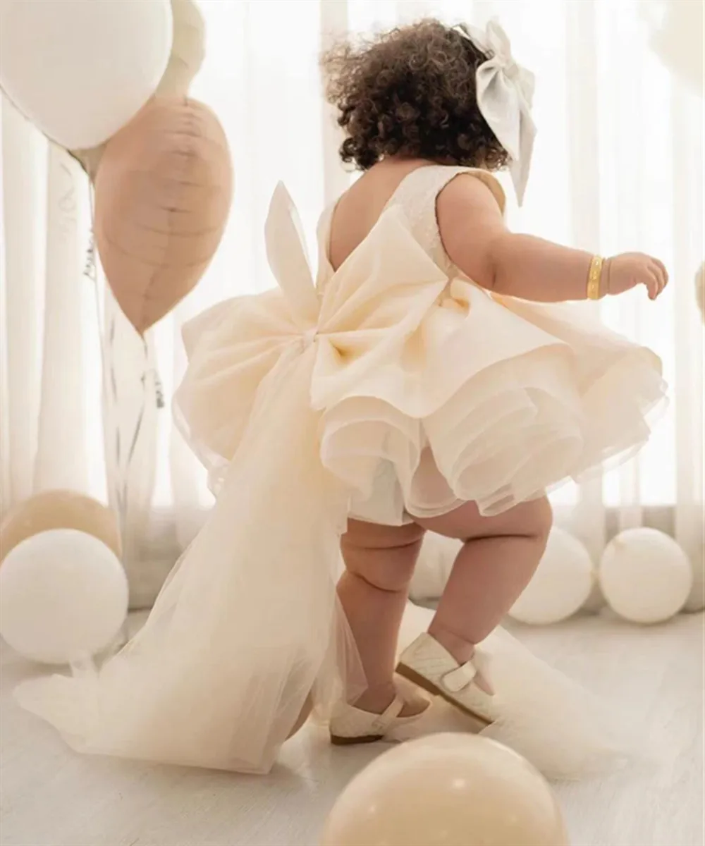 

Customized Cute Flower Girl Wedding Dress Satin Appliques With Bow Tiered Puffy Kids Birthday Party Dress First Communion Gown