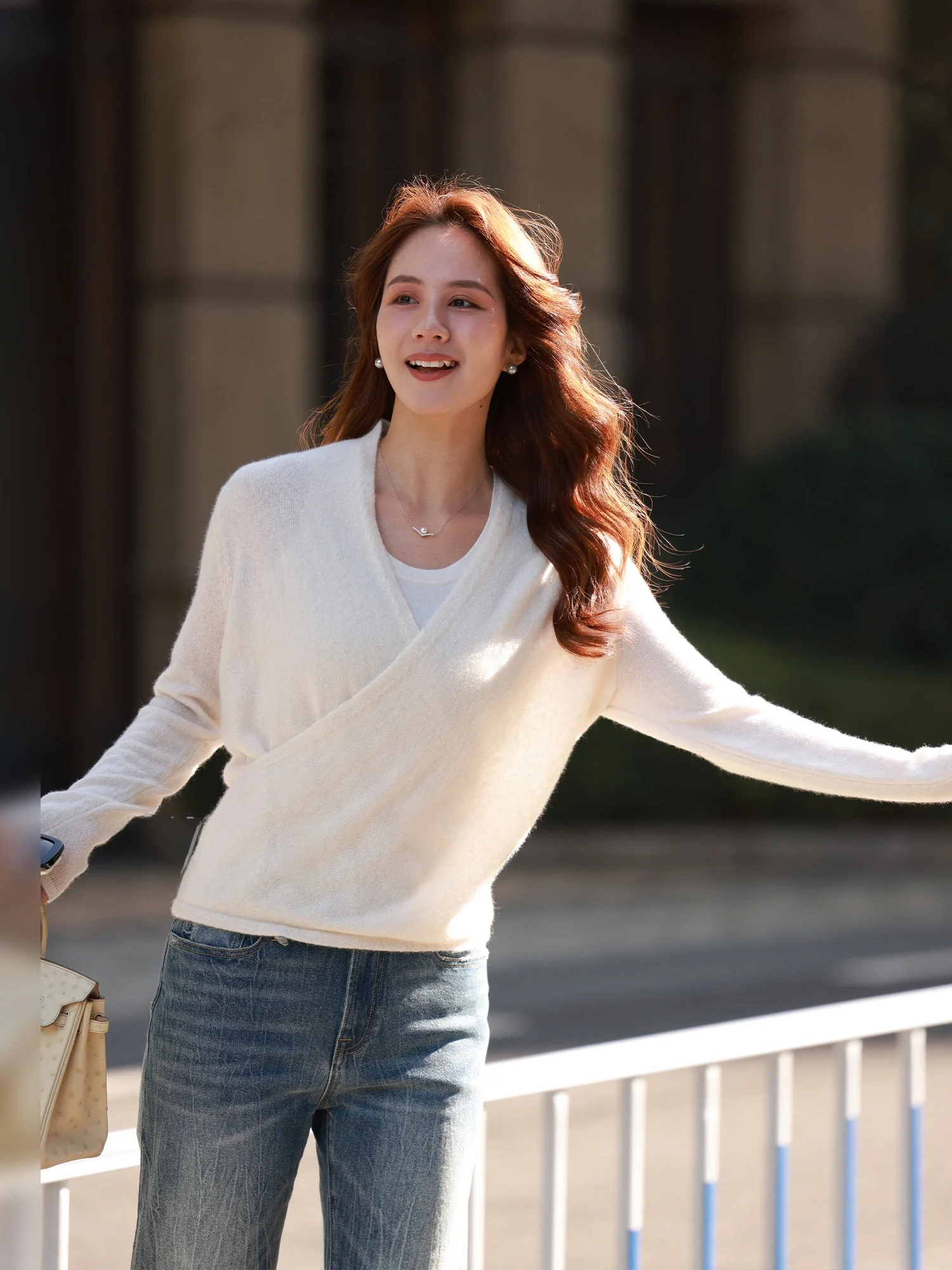 

WinnieTang Chinese Sle Camere Silk Knitted Sweater Soft Floing Proc Vintage Overlap V-Ne Women's Long Sve Cardigan