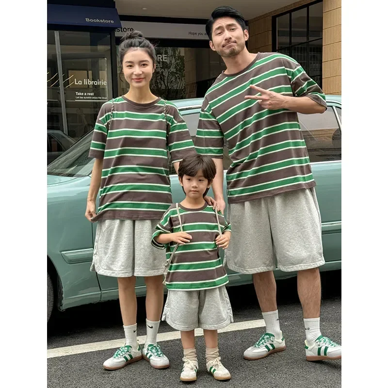 

2024 Family Cotton T Shirts Korea Dad Mom Children Striped Tops Father Mother and Son Daughter Matching Short Sleeve Tees Summer