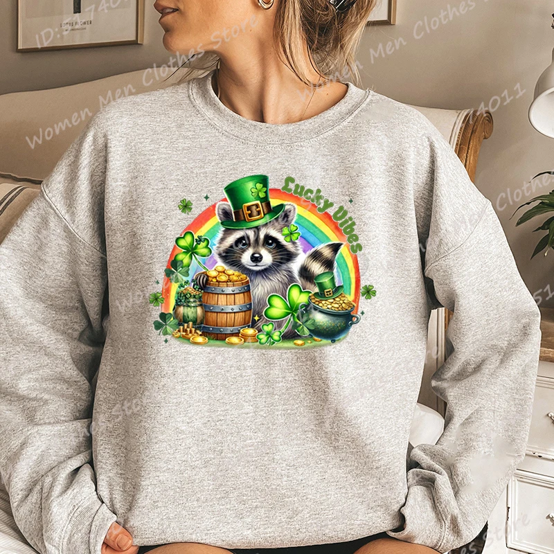 Felpe senza cappuccio Racoon Lucky Vibes per il giorno di San Patrizio Felpe personalizzate creative casual da donna Pullover autunno inverno