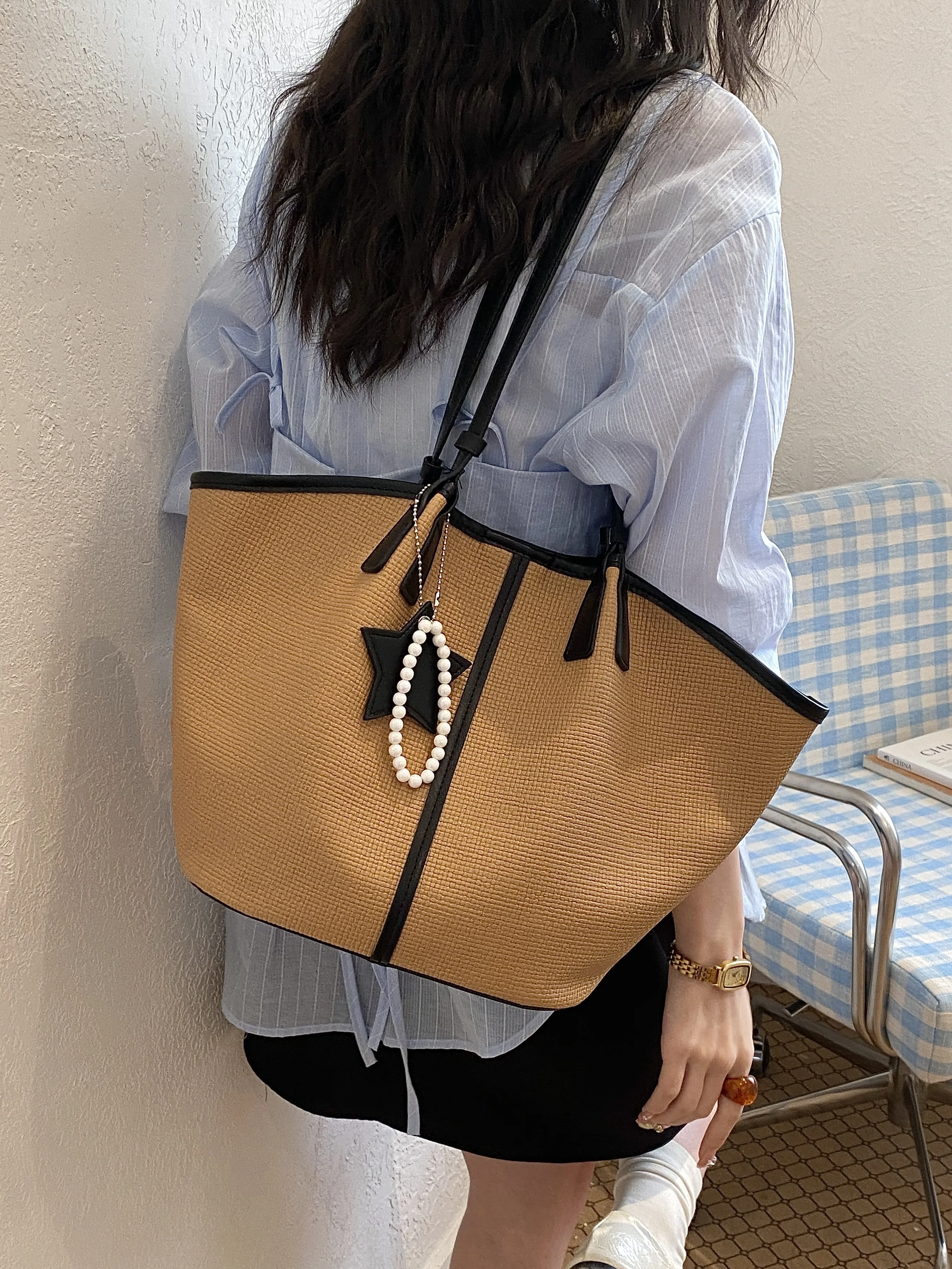 

Large Capacity Basket Bag Women's 2026 Summer New Retro Style Casual Commute Tote Bag Vacation Wind Woven Pattern Handbag