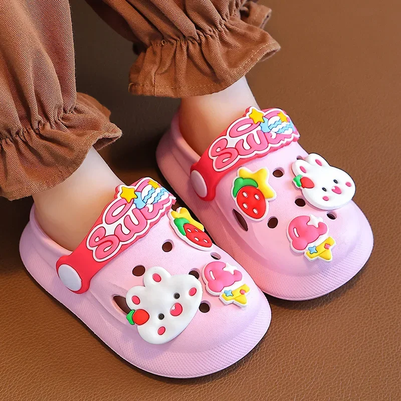 Sandales d\'été coordonnantes à trous pour enfants, pantoufles souples, design de dessin animé, chaussures de plage de sable pour garçons et filles