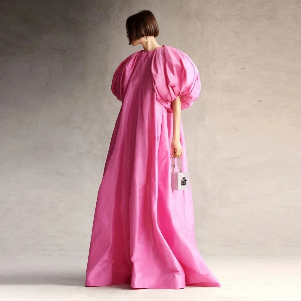 فستان سهرة رسمي وردي أنيق 2026 برقبة عالية وأكمام منتفخة بفيونكة كبيرة من قماش التفتا للحفلات الراقصة رداء السهرة