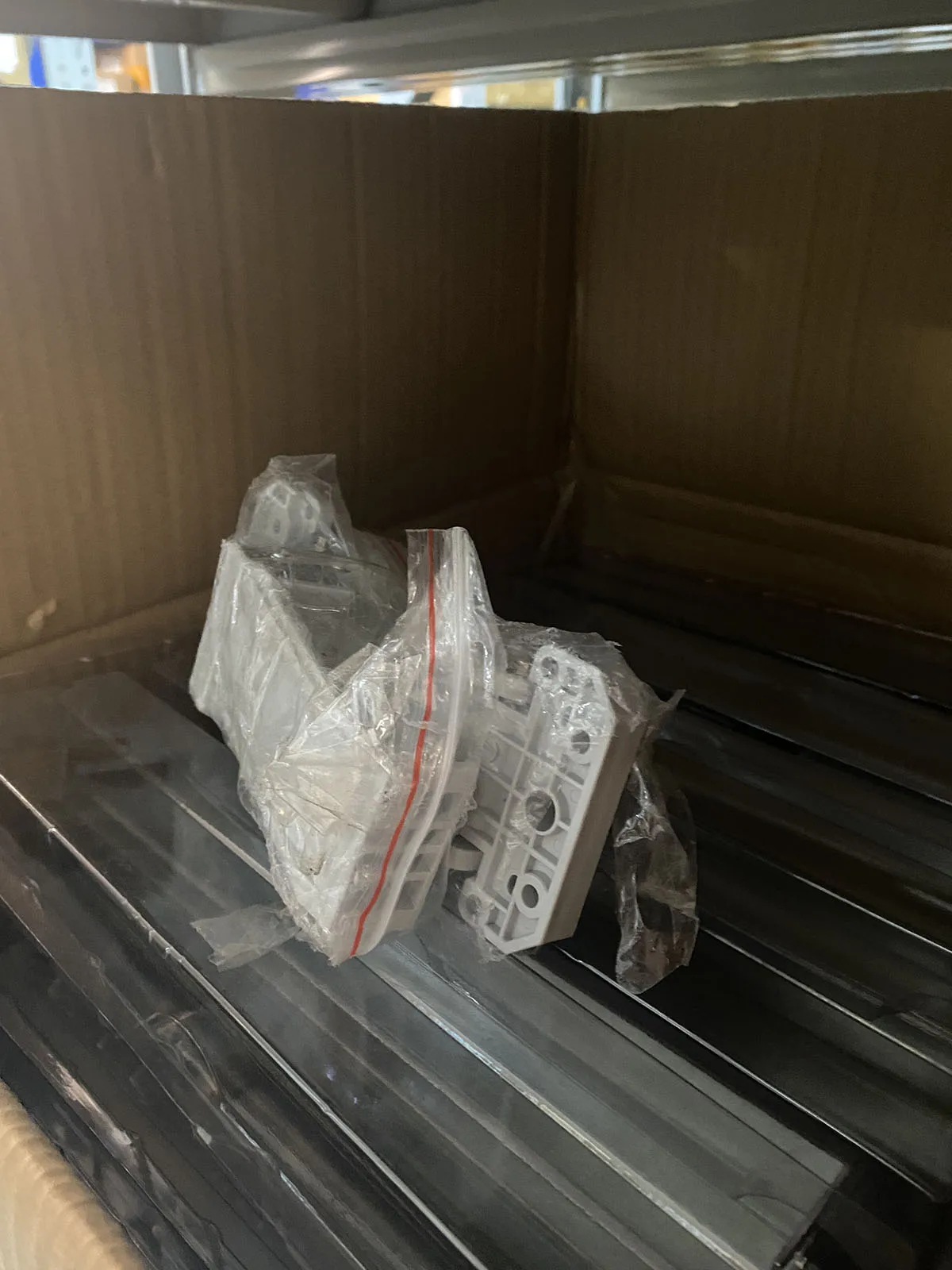 

1 комплект шарнира ADF в сборе CQ819-60011 для HP LaserJet Enterprise 700 Color M725 M775 MFP M725dn M725f M725z M775dn M775