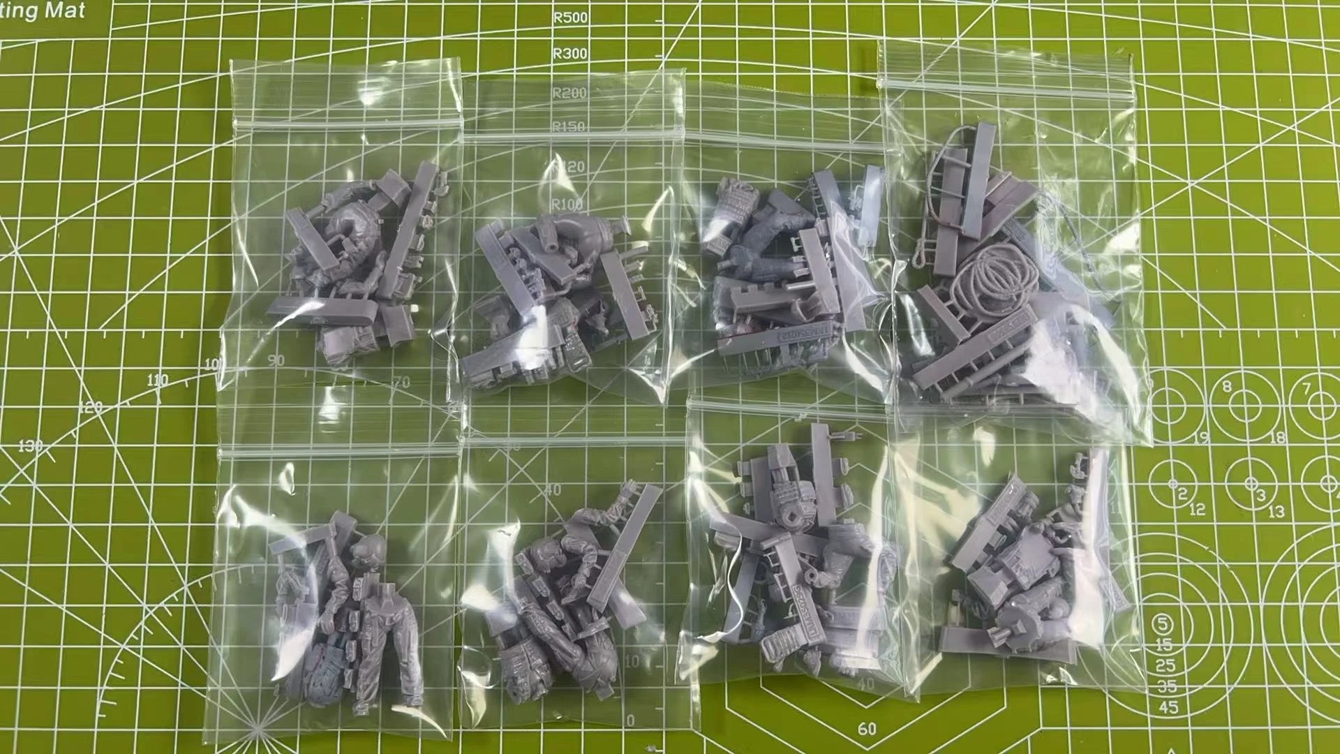 1: 35 Die Casting Resin Model Assembly Kit US Special Forces Parachute Model 7 People Including Rope Grey Model