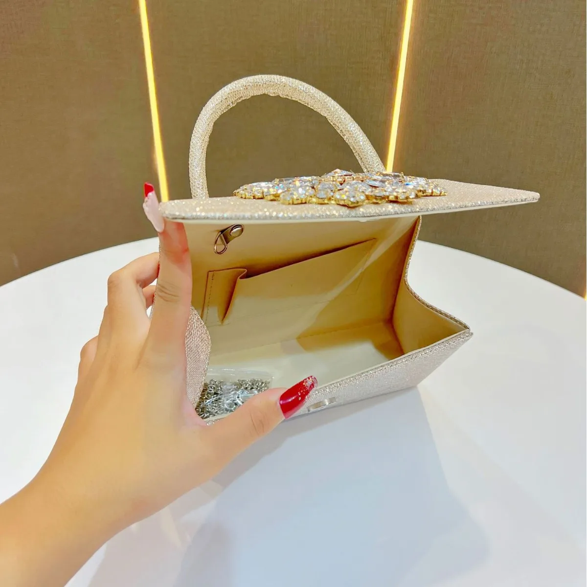 Modna torebka damska crossbody z rodowaną kratą, małym kwadratem, diamentowym wzorem, zawieszką w kształcie litery L, na co dzień, z magnetycznym zapięciem, kolor niebieski, gorący trend...