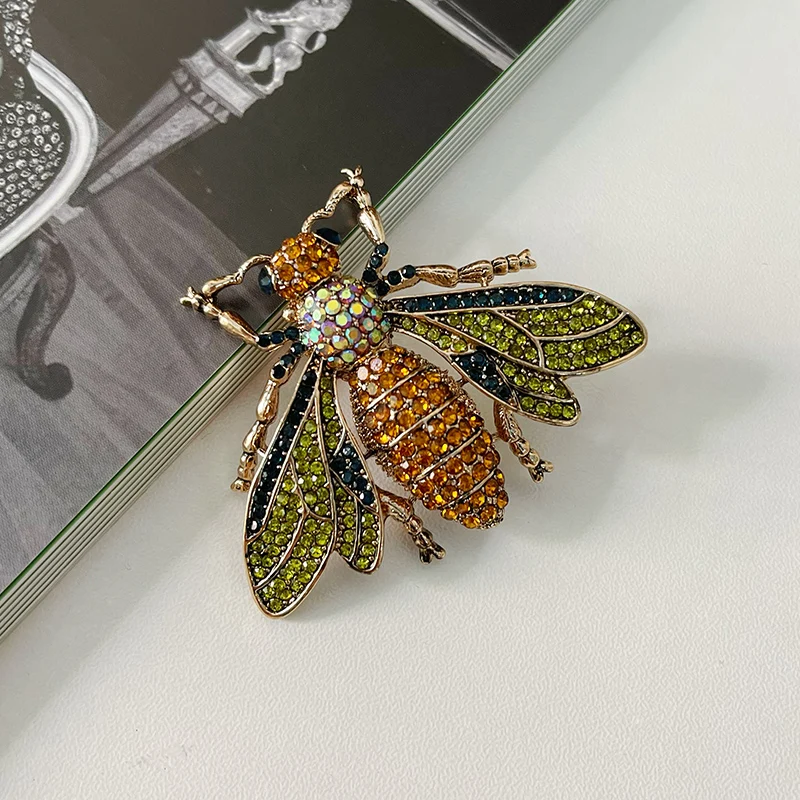 EASYA Strange and Novel Insect Shaped Alloy Brooch Inlaid Rhinestone Shining Banquet Prom Women\'s Decorative Dress Ornament