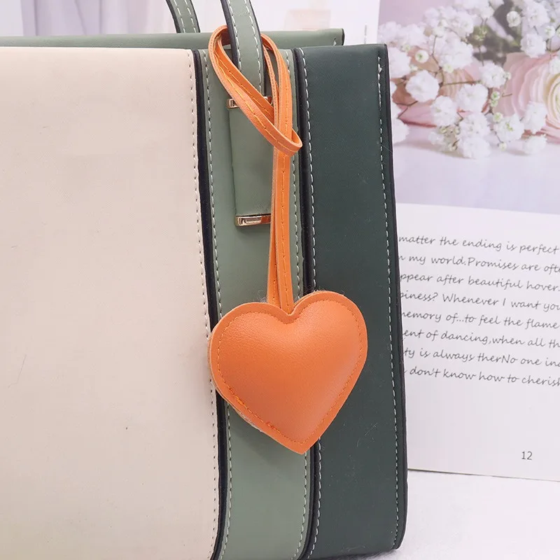 Leather Peach Heart Pendant Keychain Fashion Love Bag Pendant Backpack Hanging Charm Ornaments Car Keyring Women Jewelry Gifts