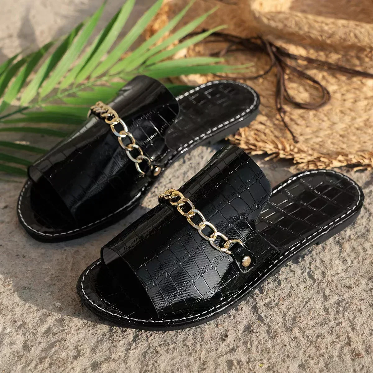 Big Size 36-42 Summer Gold Metal Chain Slippers Women’s Flat Luxury Outdoor Beach Flip Flop Female Sandals Trend Slides Shoes