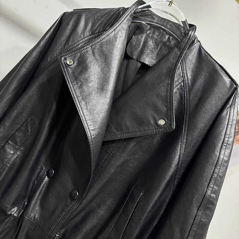レザージャケット 冬用 レディース エレガント スタイリッシュ オイルワックス加工 シープスキン スタンドカラー ドローストリング スリム ダブルボタン ミディアム～ロングコート