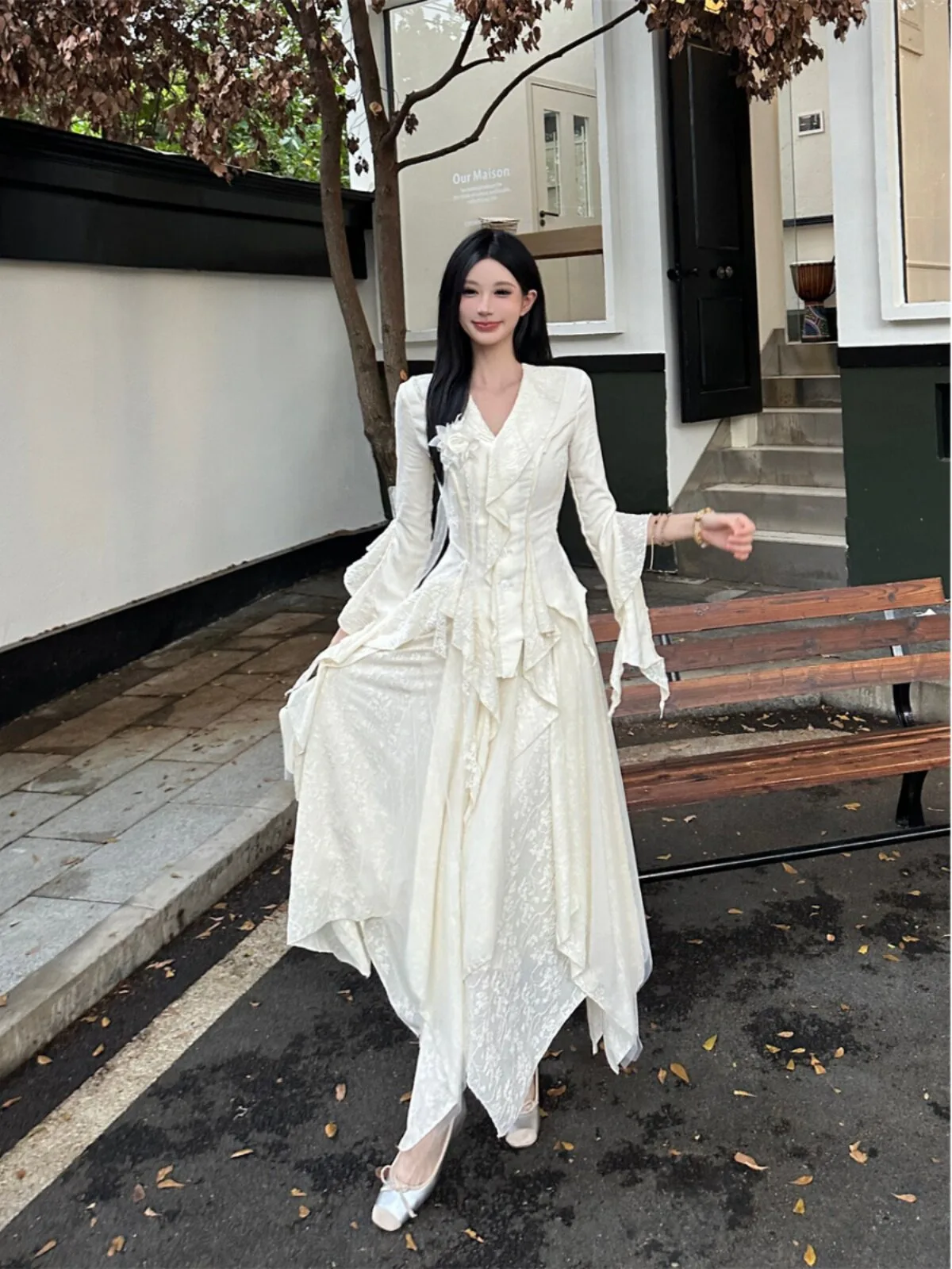 

Mipai White Long Sve Top with f-length Skirt And Brooch Flower for Women Young Adults Spring Season Chinese Origin