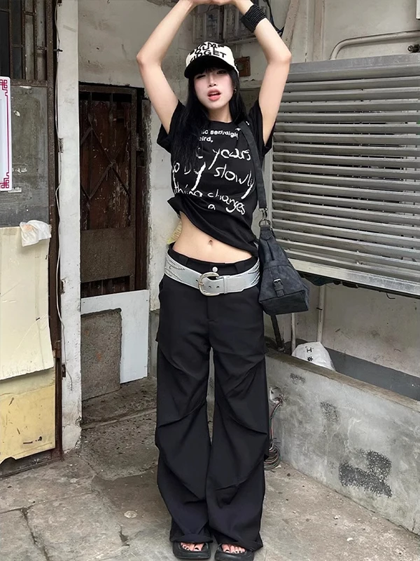 تي شيرت نسائي صيفي جديد بقصة ضيقة وأكمام قصيرة، تصميم أمريكي عصري، طباعة خط الكتف الأسود مع رسالة إبداعية