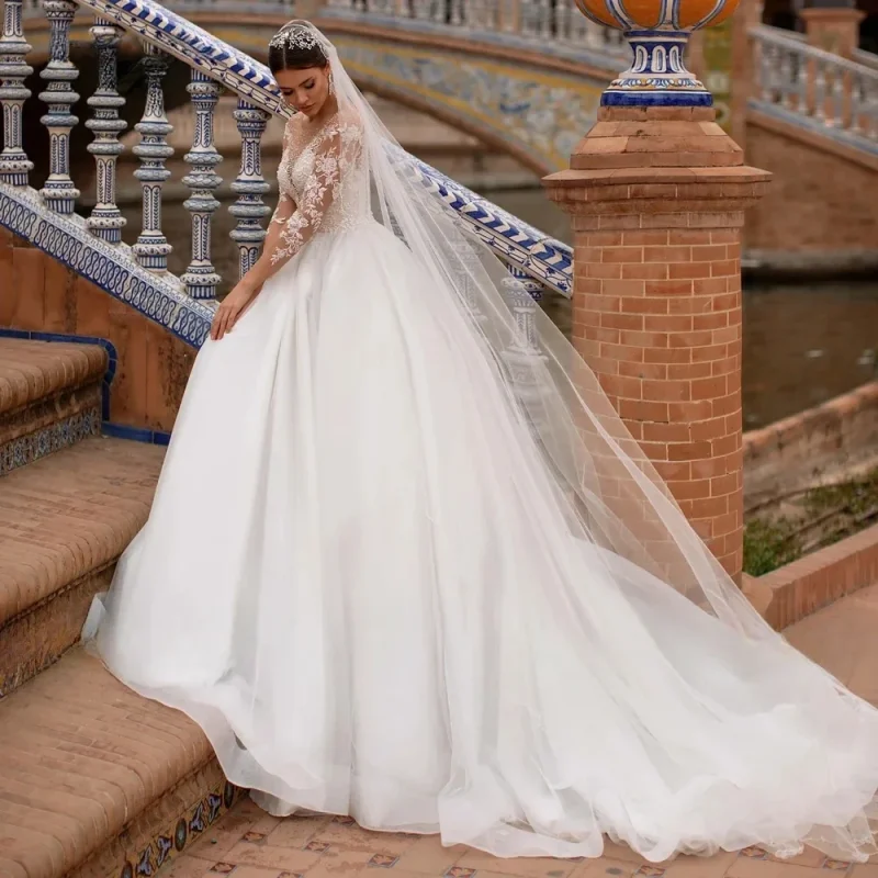 Customized Sweetheart Long Sleeve Bridal Ball Dress Wedding Bead Decoration Lace Applique A-line Bridal Dress Tank Top