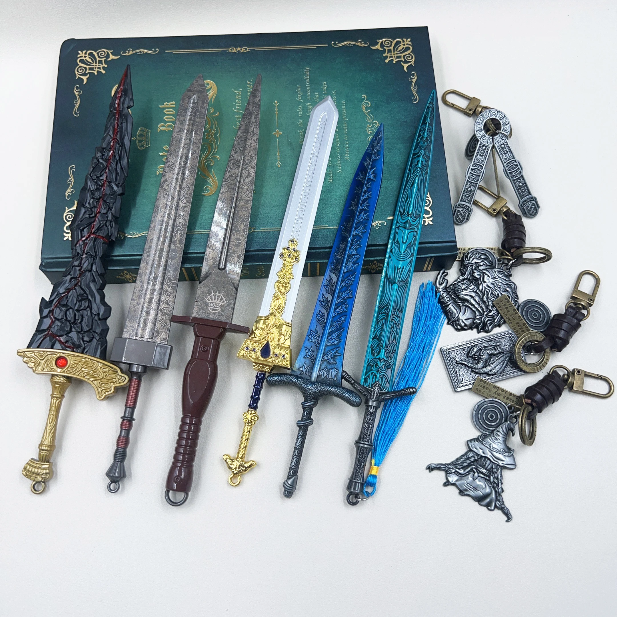 

6pcs/lot Mini Sword Keychain Banished Knight's Greatsword Keychains for Men Game Greatsword of Radahn Miquellan Dark Moon Sword