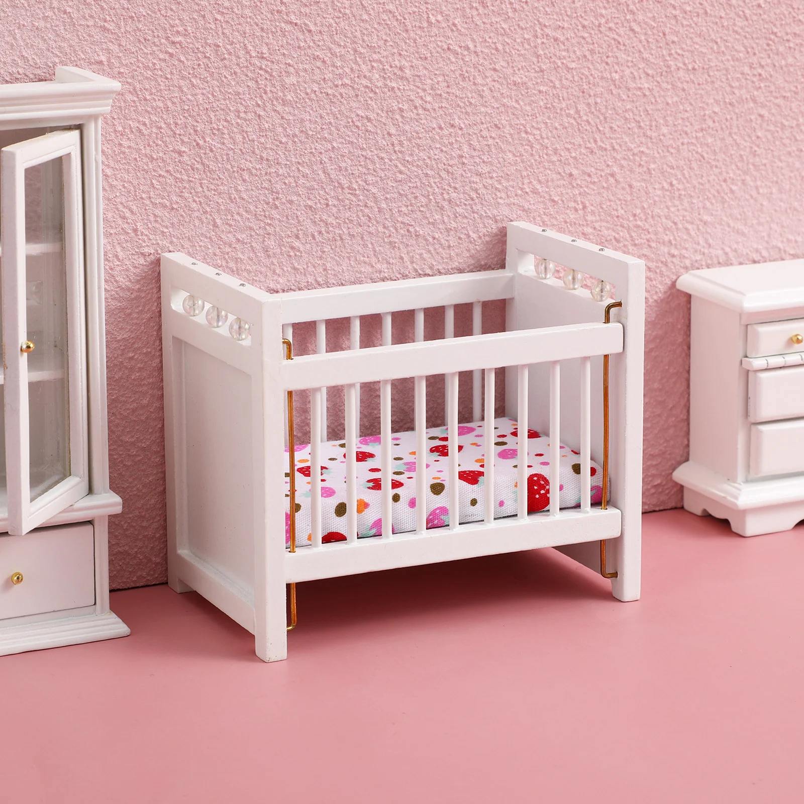 Mini Baby Dolls House Culla Forniture in miniatura Accessorio per piccoli giocattoli Modello di mobili bianchi