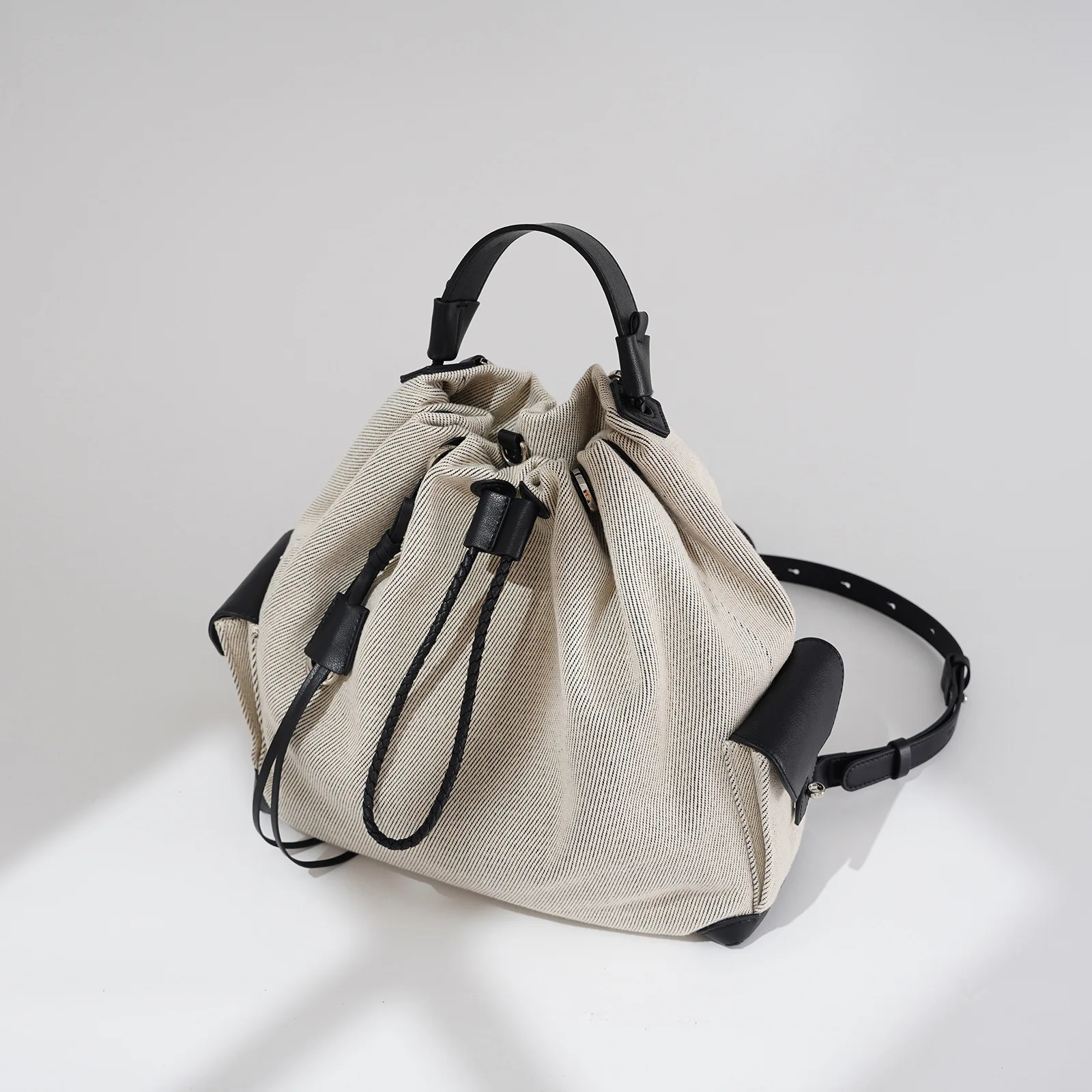 

Trendy Vintage Women Shoulder Bag Large Capacity Drawstring Design Handheld Backpack Versatile Commute Daily Use Bag