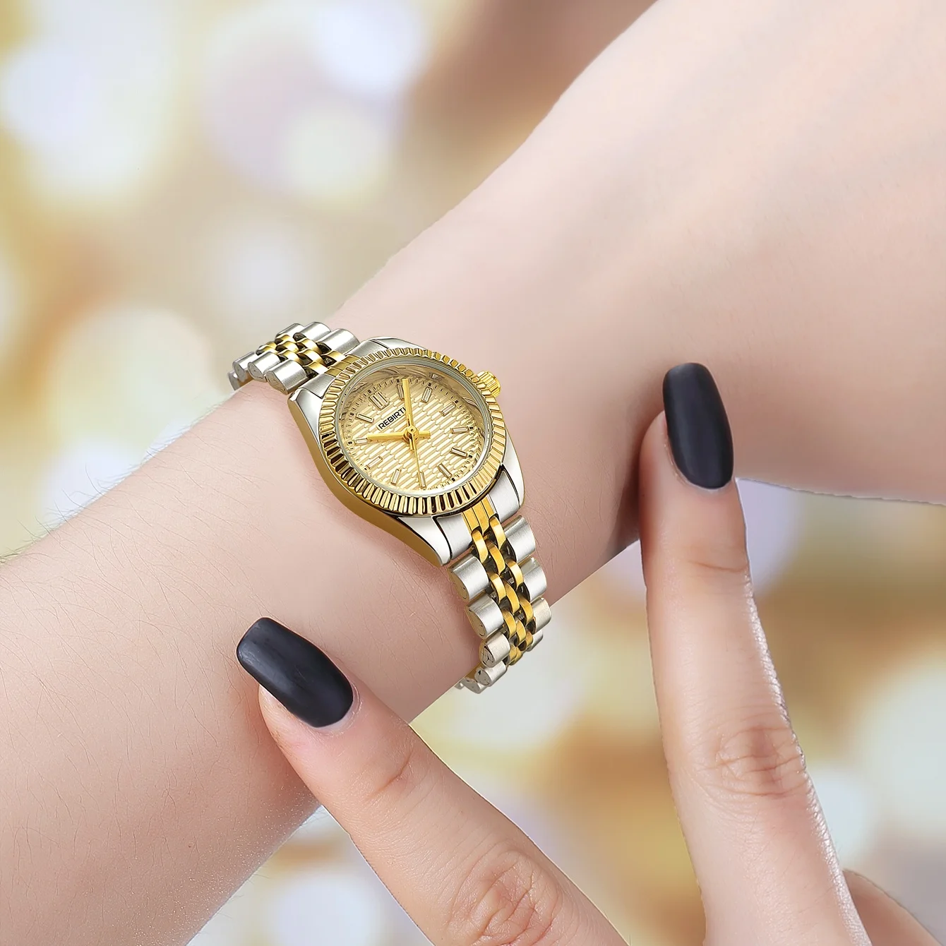 ساعة نسائية أنيقة على مكان العمل وبسيطة بحزام من الفولاذ المقاوم للصدأ