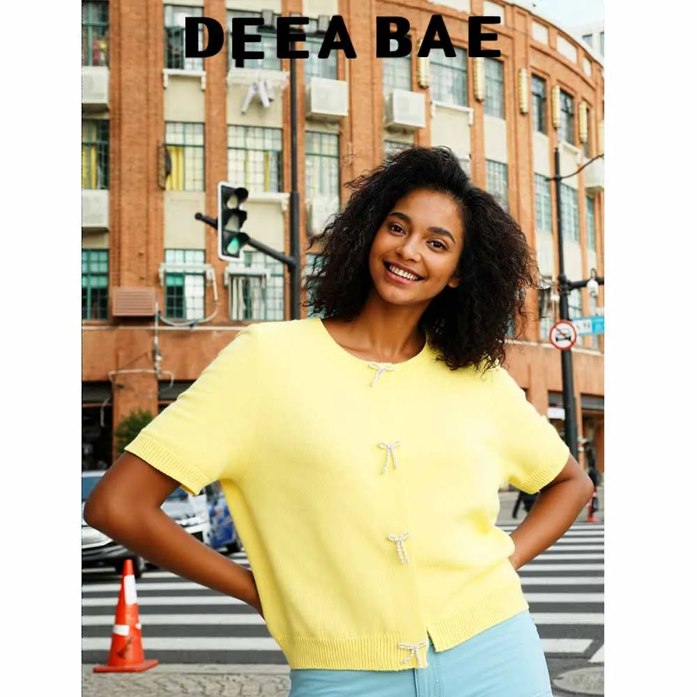 

DEEABAE 2025 Autumn New Product Women's Wear Advanced Artificial Pearl Bow Decoration Short Sleeve Knitted Cardigan