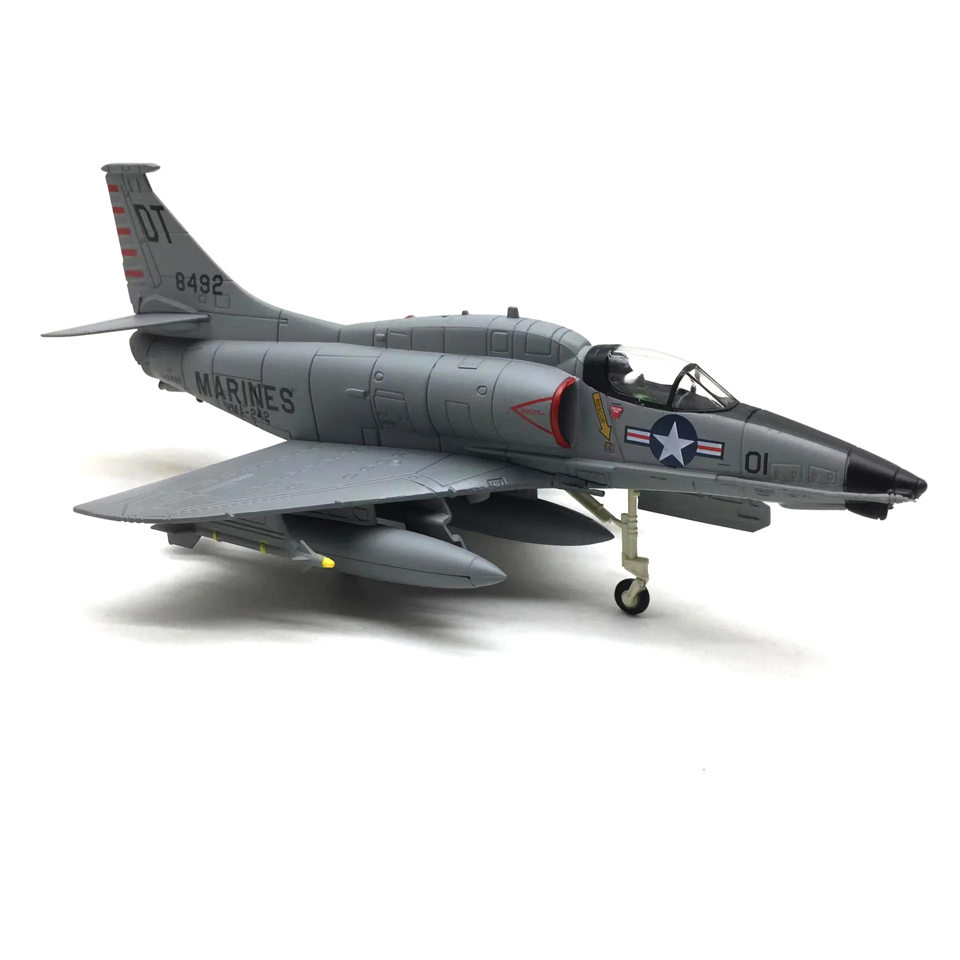 1:72 Scale USMC Skyhawk A-4 Fighter Model and Display Stand Collectible Gifts A4 Alloy Airplane Model Mini Decoration Home