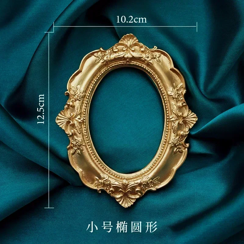 Golden Retro Photo Frame Ornaments Vintage Small Jewelry Positioning Frame Jewelry Display Props Home Decoration Living Room