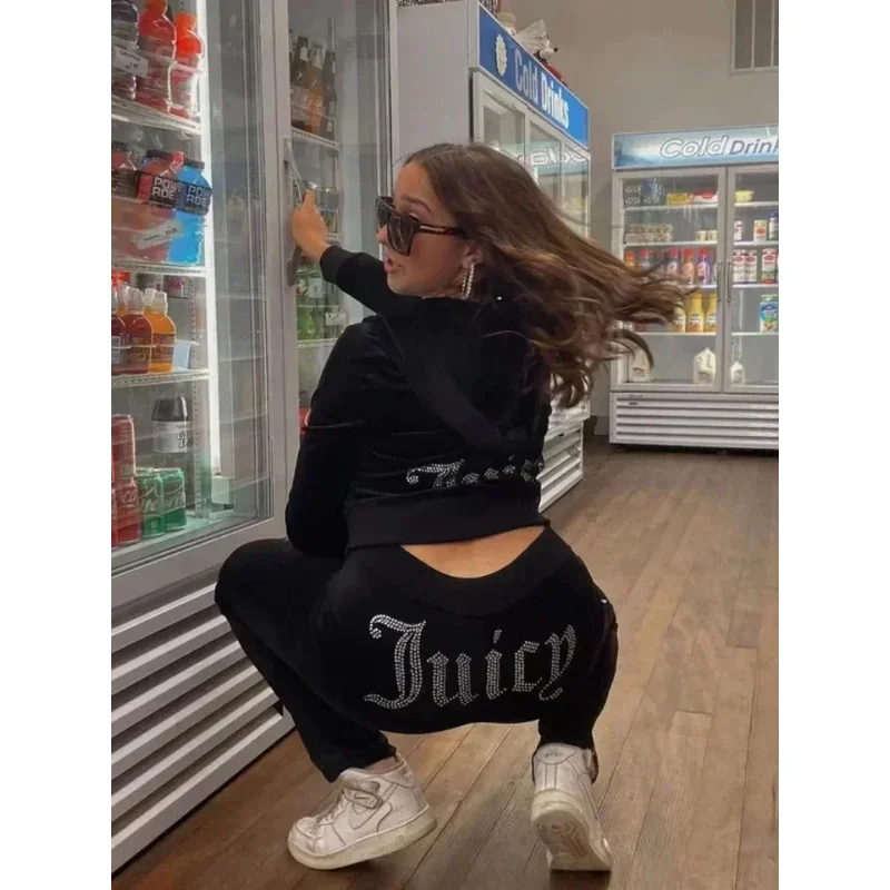 Новый комплект из двух предметов 2025 года, укороченная куртка с капюшоном и брюки для бега с бриллиантами, уличная одежда, спортивные костюмы Juicy Corture Track eqs9X