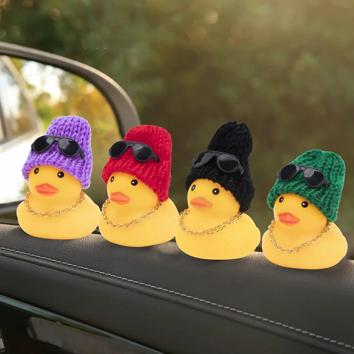 Car Rubber Duck Car Duck Decoration Dashboard Car Ornament per accessori per la decorazione del cruscotto dell\'auto con Mini Bachelor Cap Neckl