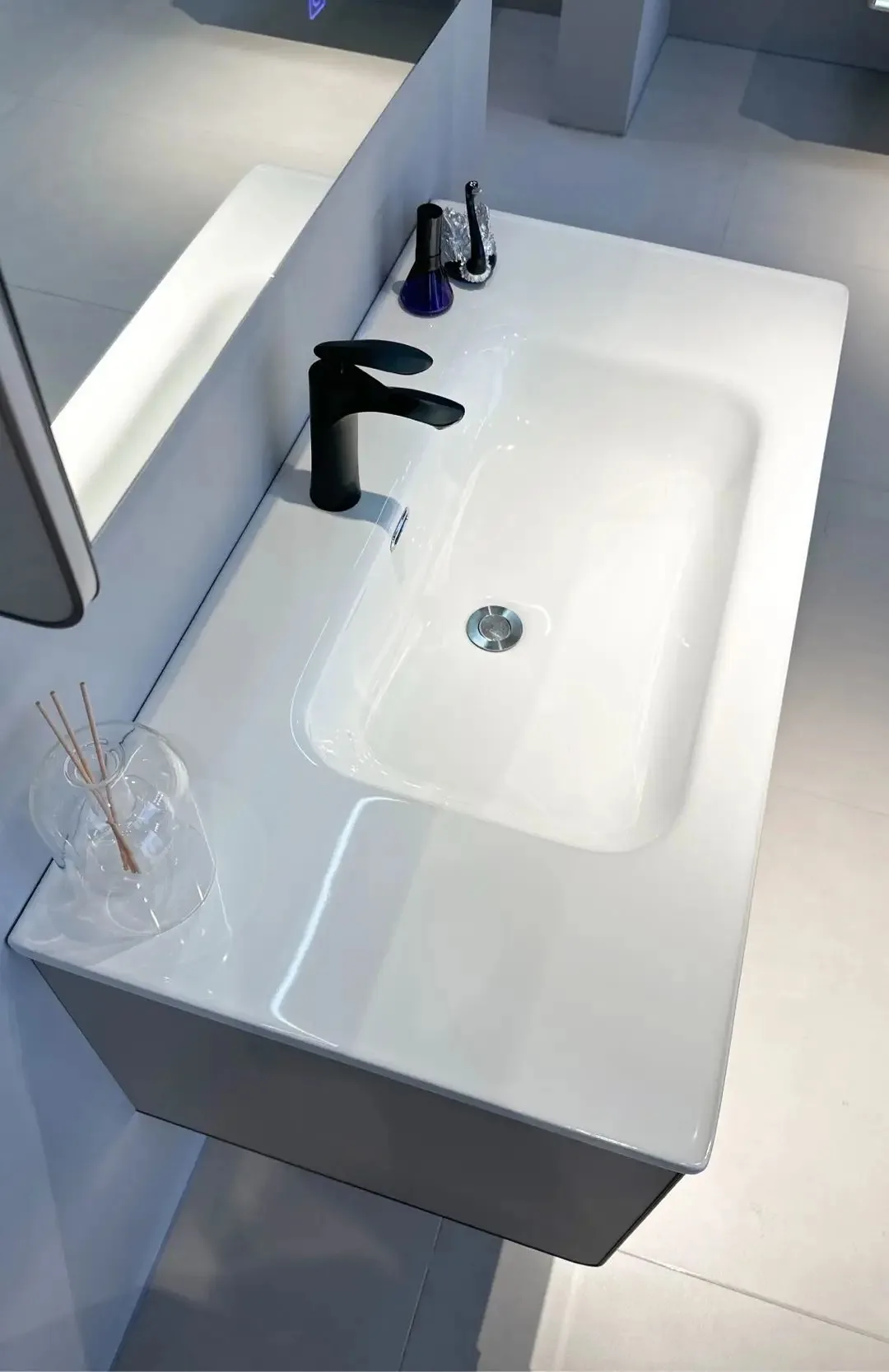 High-end Modern Wooden Wall Hung Bathroom Furniture With Basin Sink Sets Bathroom Cabinet With Intelligent Luminous Mirrorpromot
