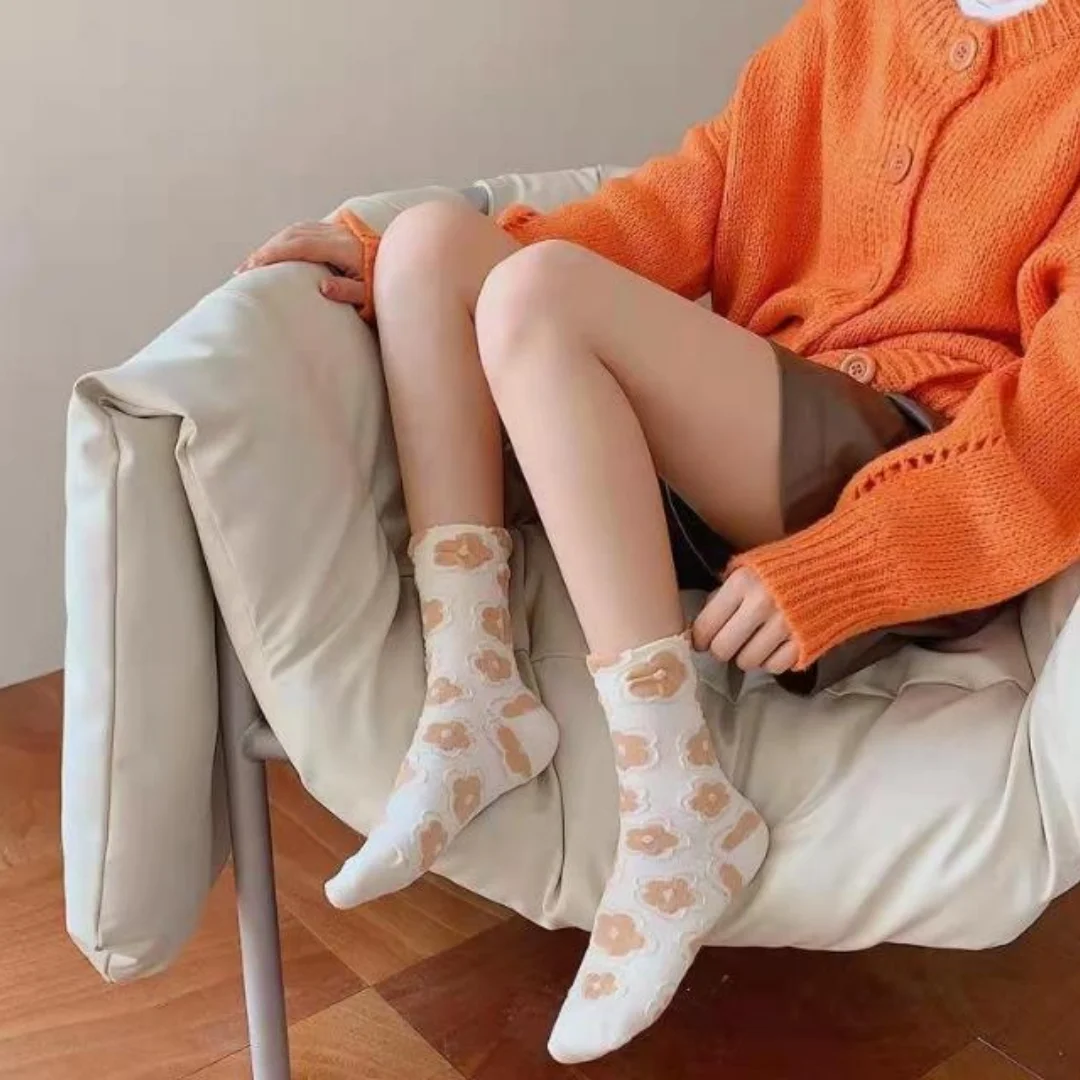 Randomly Selected 5 Pairs of 3D Embossed Socks for Women, New French-Style High-Appearance Trendy Versatile Retro Lace Mid-Calf Socks