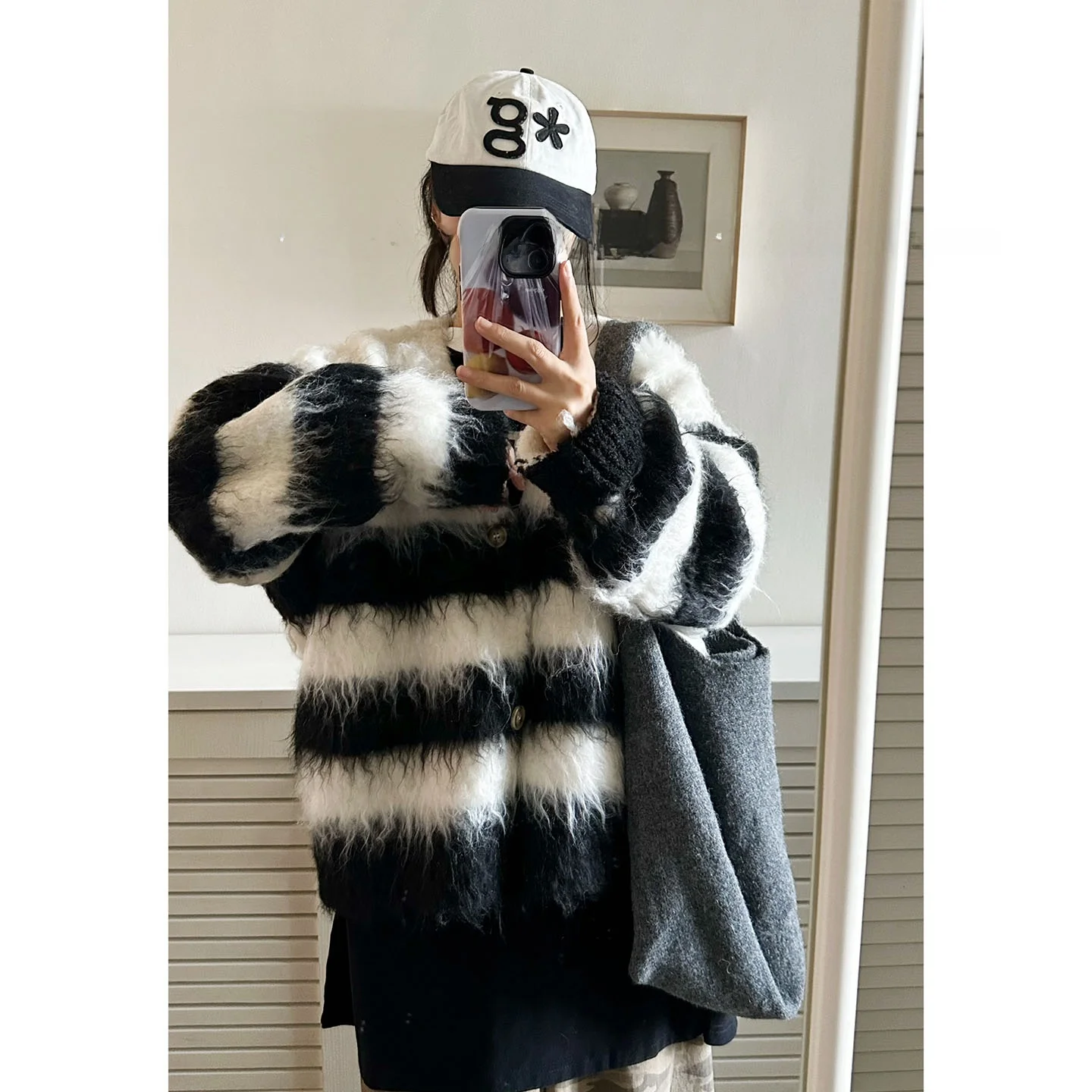 

Корейский женский кардиган YesRabbit: длинный, в полоску, свободный, пушистый, на одной пуговице. Эксклюзив онлайн-продаж. Весенняя коллекция.