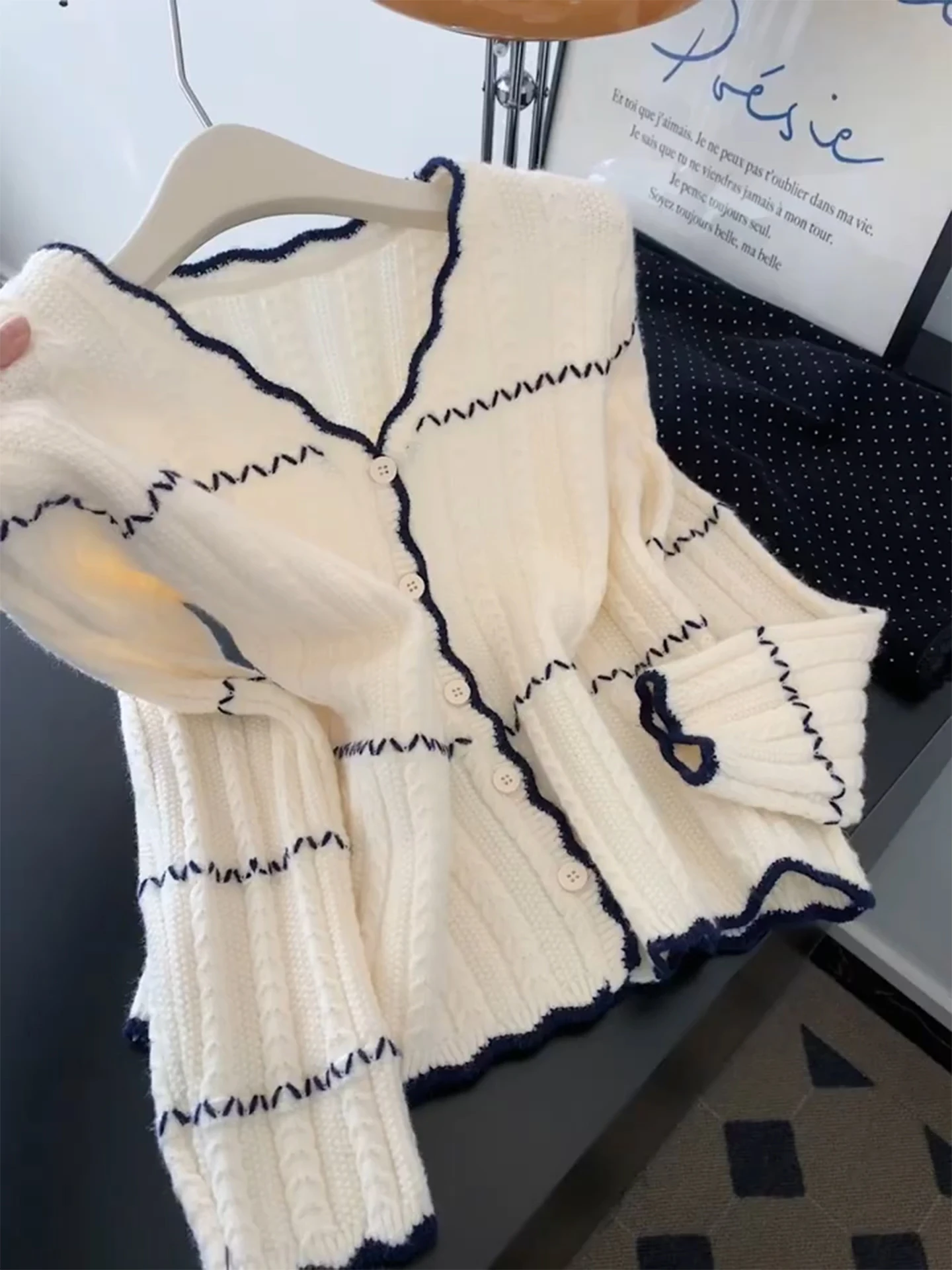 سترة محبوكة طويلة من Color Blo للسيدات أوائل الخريف 2025 سترة جديدة للتخسيس على شكل جوية من الخشب سترة علوية مفتوحة #1