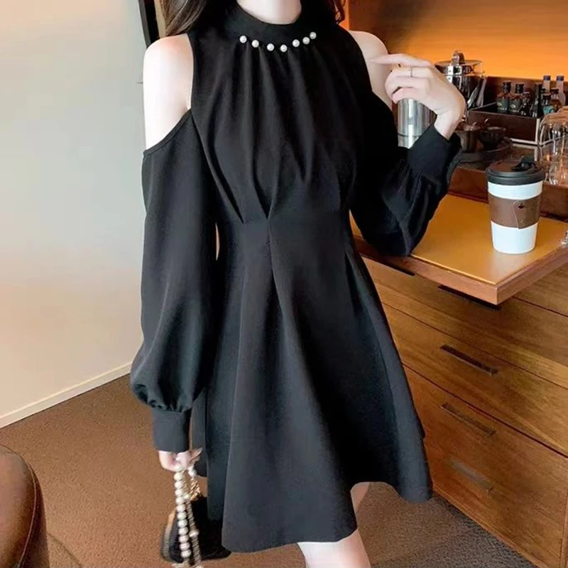 

Long-sleeved dress with neck hanging, high-grade sense of Hepburn in summer, black A-line skirt with off-the-shoulder and waist.