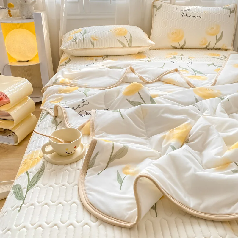 nuovo-set-di-tappetini-rinfrescanti-in-lattice-2023-set-quattro-pezzi-con-coperta-estiva-rinfrescante-in-seta-combinazione-con-motivo-a-pois-carino