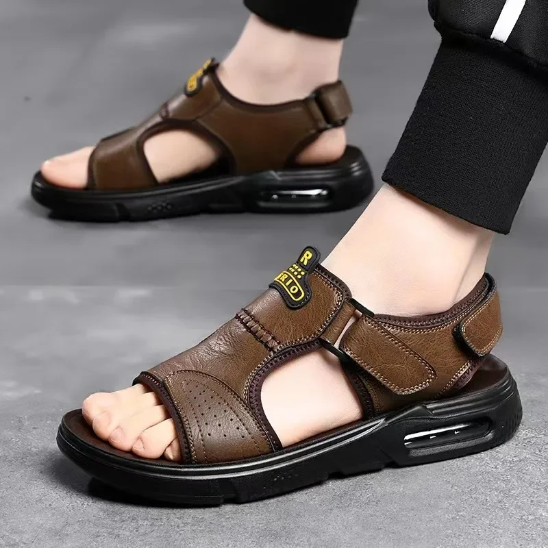 Sandalias informales de cuero para Hombre, Zapatos deportivos para conducir fuera de la playa, a la moda, novedad de verano 2023