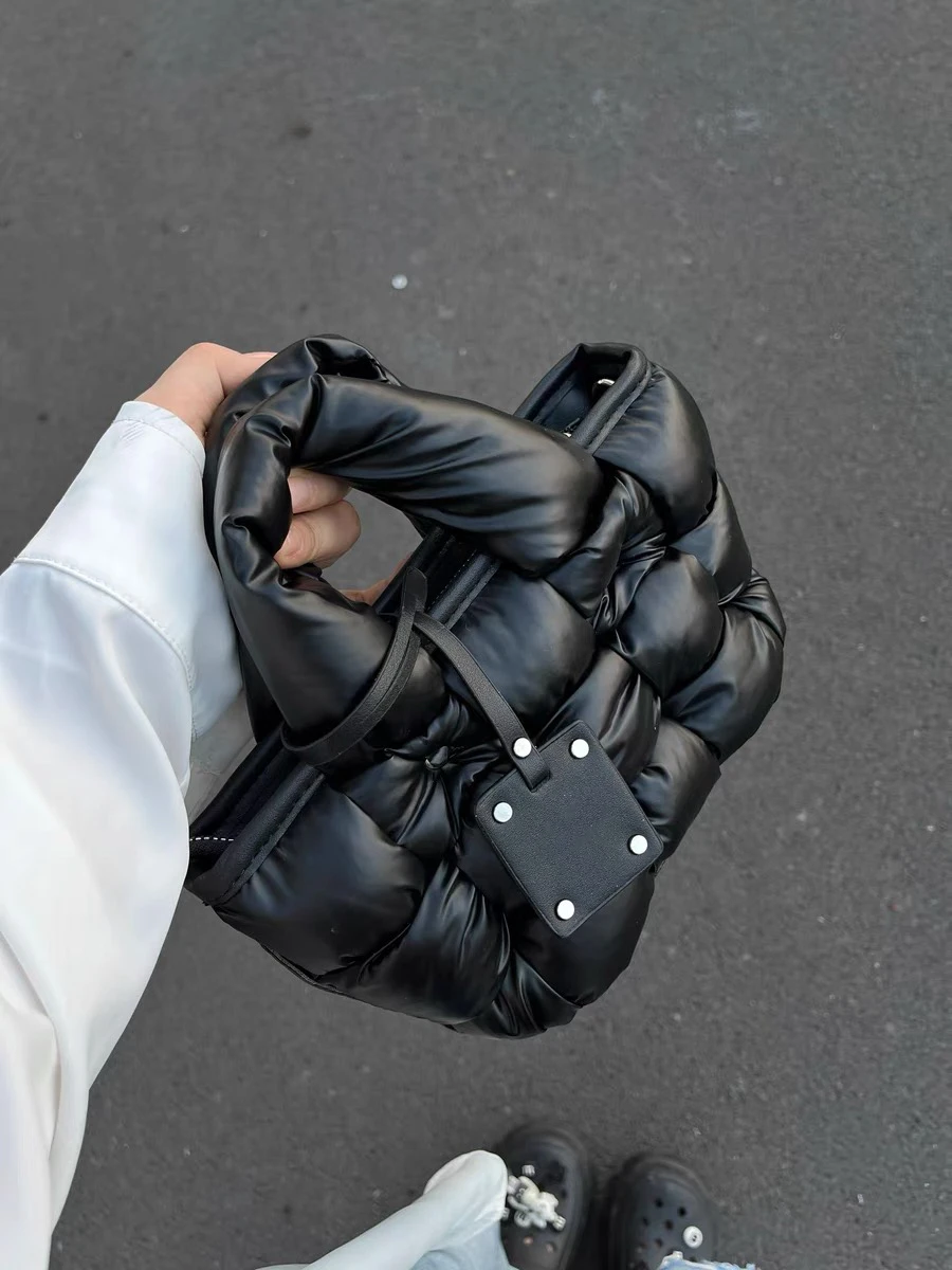 

Touch Bouny Bla down Handbag Women's Crossbody Bag Ins Sle Personali Lightweight Luxury Handheld Winter New Arrival