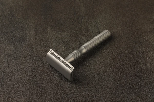 YAQI Ghost Titanium Safety Razor 1.10mm Lightweight for Men's Shaving Comfortable Grip And Balanced Feel